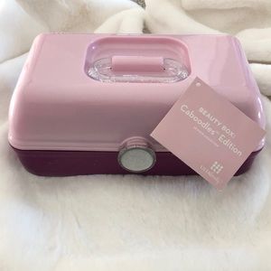 NWT Beauty Box “Caboodle” (does not include makeup)